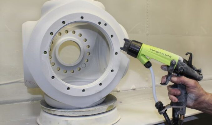 Sames Kremlin Nanogun during onsite demonstration of electrostatic efficiency.